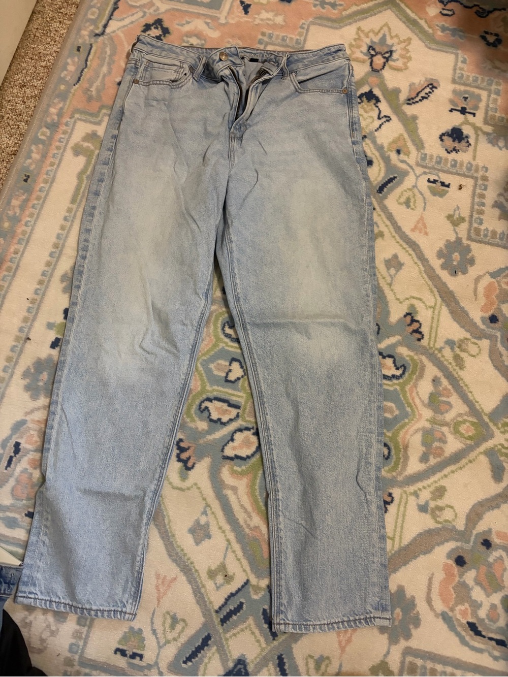 American Eagle Outfitters Light Wash Relaxed Women’s Jeans